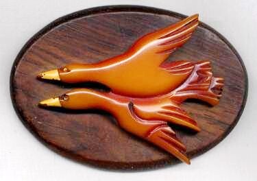 BP100 resin bakelite ducks on wood pin